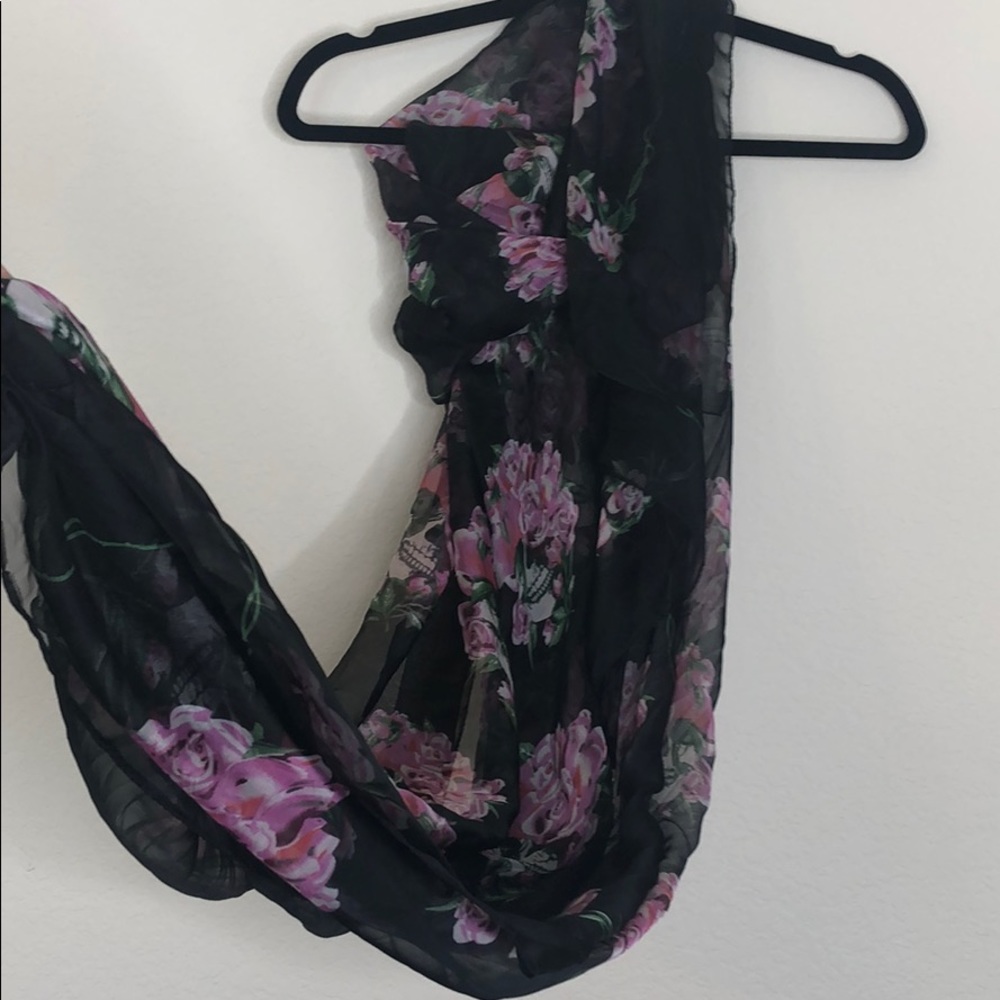 Silk scarf Skull n Roses